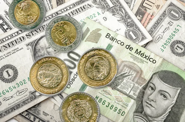 Dollaro e Pesos messicani — Foto Stock