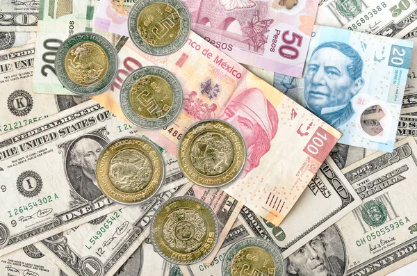 Dólar y Pesos Mexicanos — Foto de Stock