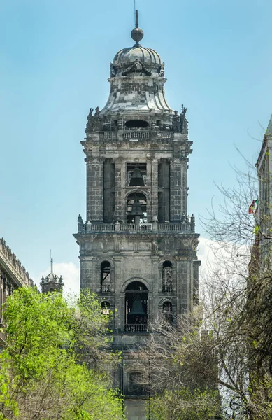 Klokkentoren van de Metropolitan Cathedral in Mexico-stad — Stockfoto