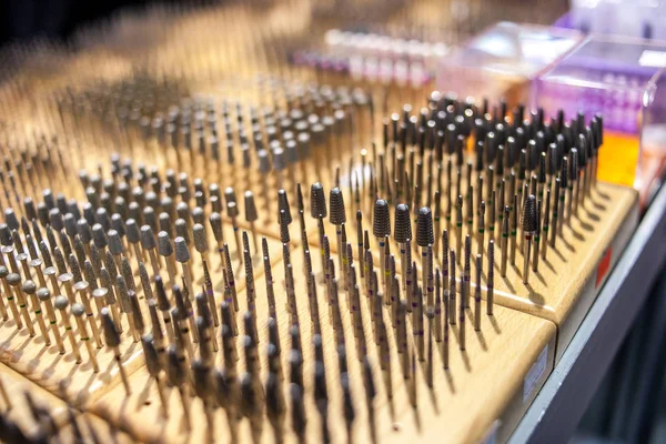 Oyuncak Dükkanı penceresinde