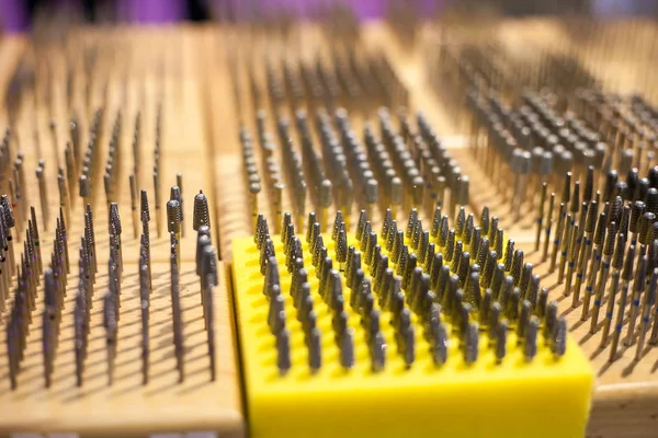 Oyuncak Dükkanı penceresinde