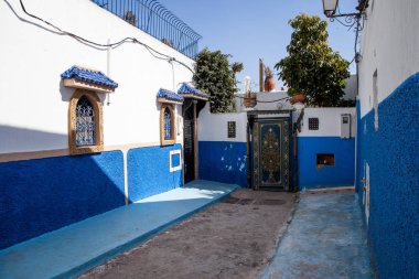 Fas mavi ve beyaz sokaklar