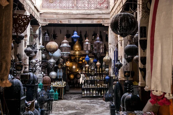 Lustres marroquinos e lanternas — Fotografia de Stock