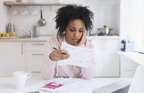 Indoor Shot Young Single African American Female Student Sitting Kitchen —  Fotos de Stock