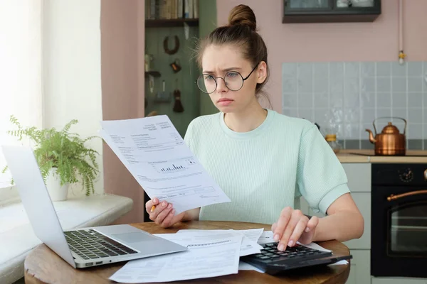 Young Frustrated Unhappy Tired Woman Financial Troubles Sitting Kitchen Table — Stock Photo, Image