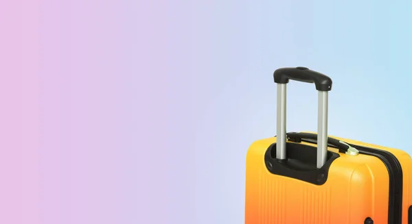 Bavul Boşaltmak Ile Renkli Yatay Banner Seyahat Kavramı — Stok fotoğraf