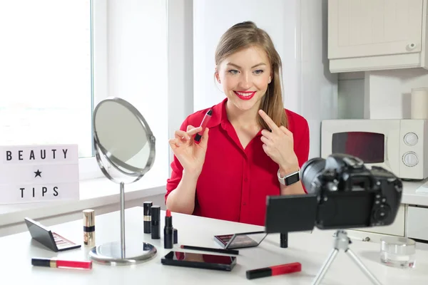 Indoor Shot Young European Russian Woman Making Vídeo Tutorial Applying — Fotografia de Stock