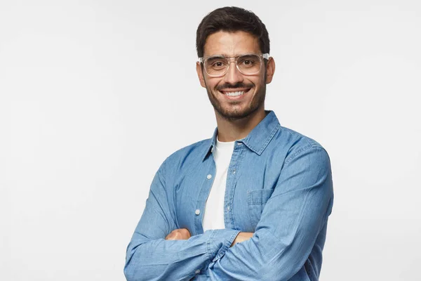 Portret Van Glimlachen Knappe Zakenman Met Een Casual Blauw Denim — Stockfoto