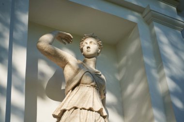 Antik çağ genç kadınınKlasik heykeli