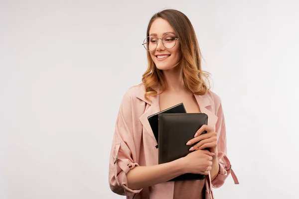 Mujer de negocios positiva con sonrisa confiada . — Foto de Stock