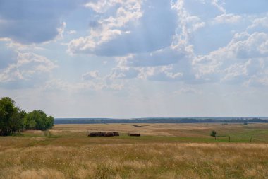 tepeler, ağaçlar, tarlalar, gökyüzü, güneş, bulut manzara