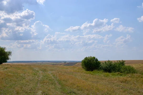 tepeler, ağaçlar, tarlalar, gökyüzü, güneş, bulut manzara