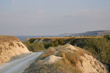 Gökyüzü, uçurum, dağlar, yol ile amazing manzara