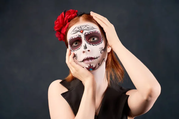 De dag van de dode vakantie. Halloween. Mensen in kostuum — Stockfoto