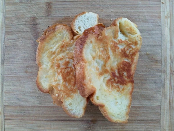 French Toast Auf Einem Holzbrett — Stockfoto