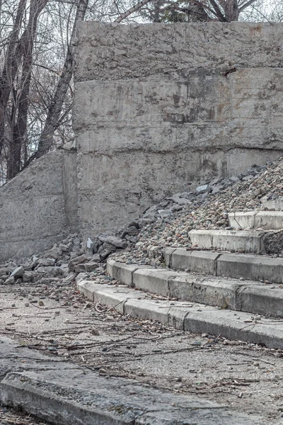Beton tasarım ve adımları maruz imha and fall açık havada