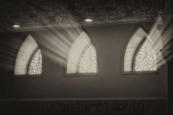 Doğu din, Camii, mistik kubbe windows altından ışık ışınları