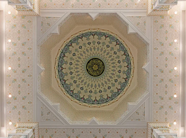 Vue Intérieur Dôme Avec Ornement Mosquée Musulmane — Photo