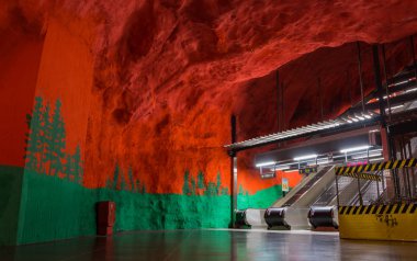 Solna Centrum metro istasyonunda, Stockholm resmini.