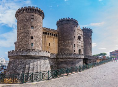 En yakın (Napoli Castel Nuovo taen Panoraması).