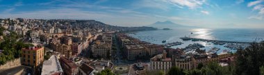 Bir bakış açısından alınan Chiaia taslağı üzerinde duruldu Napoli Panoraması.