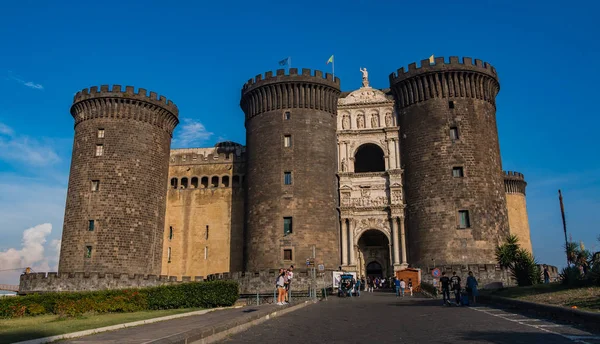 那不勒斯城堡的主要入口图片 — 图库照片