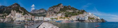 Küçük kasaba, Amalfi, Amalfi Coast, rıhtımdan alınan panorama fotoğrafı.