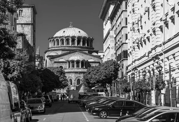 Una Imagen Blanco Negro Catedral Kyriaki Vista Través Los Edificios —  Fotos de Stock