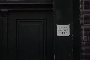Anne Frank Evi, Amsterdam giriş işaretleme küçük işareti resmini.