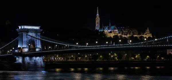 Kép Két Budapest Főbb Látnivalótól Buda Hill Széchenyi Lánchíd Híd — Stock Fotó