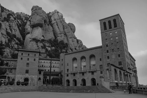 Czarno Białe Zdjęcie Elewacji Placu Santa Maria Montserrat Abbey — Zdjęcie stockowe