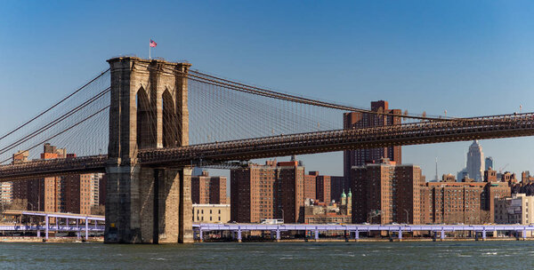 A picture of the Brooklyn Bridge as seen from Brooklyn.
