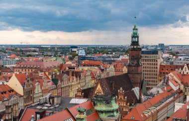 Wroclaw 'ın Pazar Meydanı' nın yukarıdan göründüğü gibi bir resmi.