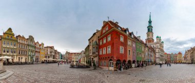 Poznan 'daki Eski Pazar Meydanı' nın manzarası..