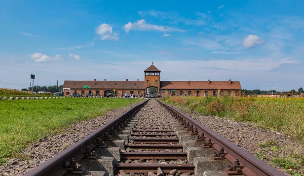 Den Ikoniska Järnvägsingången Till Auschwitz Birkenau — Stockfoto