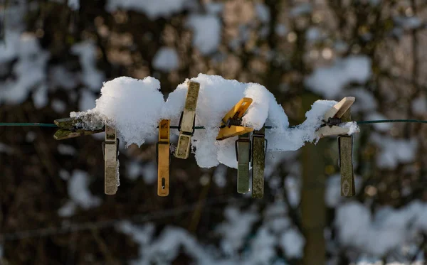 A picture of a group of snowy cloth clamps.