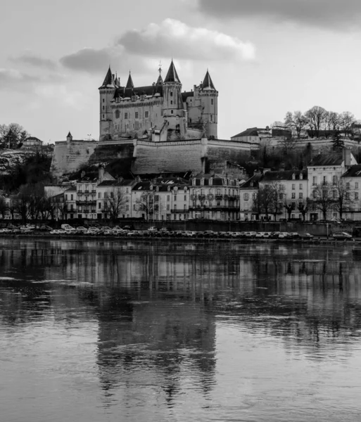 Una Imagen Blanco Negro Del Castillo Saumur Tomada Del Otro —  Fotos de Stock