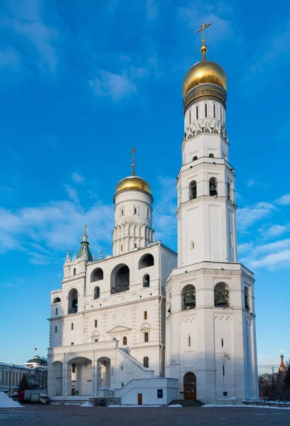 Kremlin 'in içindeki Büyük Çan Kulesi Ivan' ın resmi..