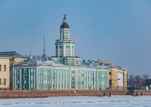 Una Foto Kunstkamera Primer Museo Rusia Tomada Del Otro Lado — Foto de Stock