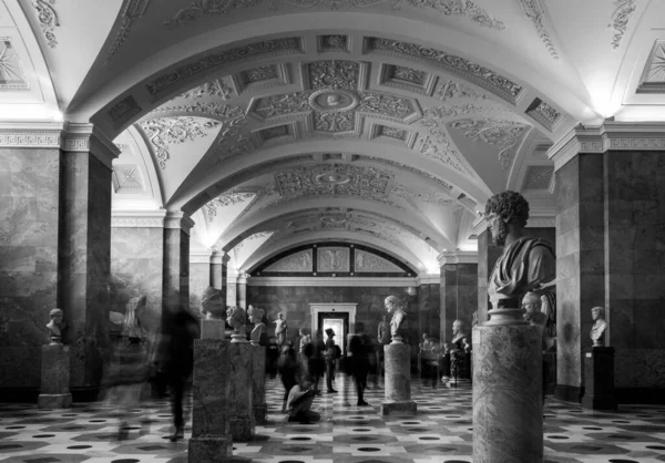 Una Imagen Blanco Negro Personas Vagando Por Museo Del Hermitage —  Fotos de Stock