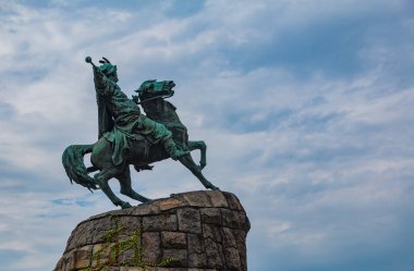 Kiev 'deki Bohdan Khmelnytsky Anıtı' nın bir resmi.
