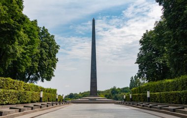 Bilinmeyen Asker 'in Kiev' deki Mezarı 'nın resmi..