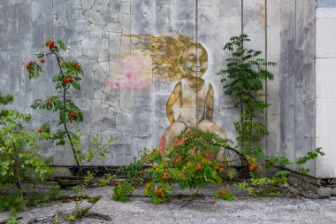Pripyat 'ın terk edilmiş bir binasında bir grafiti resmi..