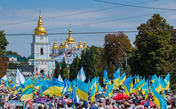 Kiev sokaklarında Rus Vaftiz Günü 'nün resmi..