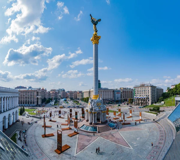 Kiev 'deki Bağımsızlık Meydanı' nın bir resmi..