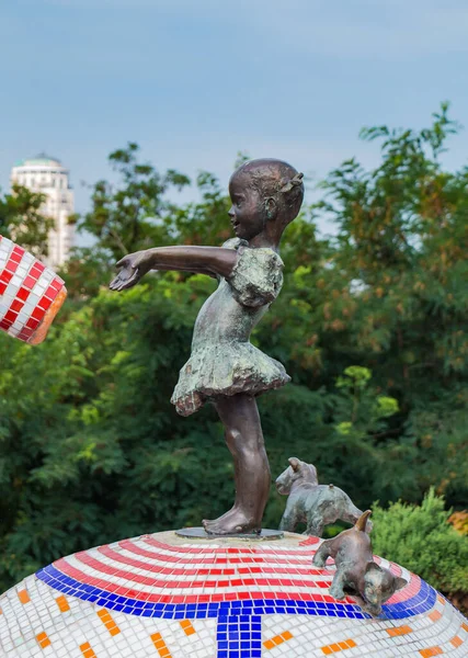 Picture Sculpture Featuring Little Girl Peizazhna Alley Kiev — Stock Photo, Image
