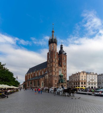 Krakow 'daki St. Mary Bazilikası' nın bir panorama resmi..