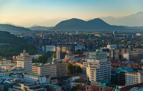 Obrázek Severozápadní Strany Lublaně Při Západu Slunce — Stock fotografie