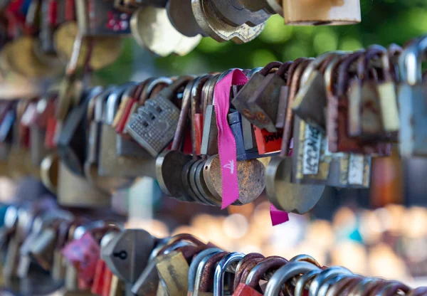 Picture Famous Love Lockers Display Butchers Bridge — Stock Photo, Image