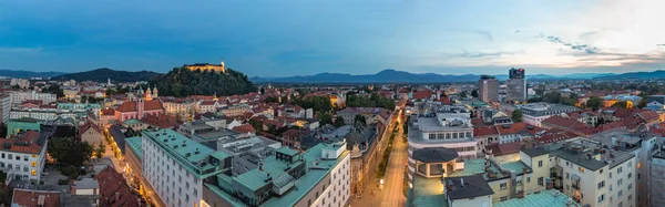Panoramatický Snímek Lublaně Výhledem Lublaňský Hrad Při Západu Slunce — Stock fotografie